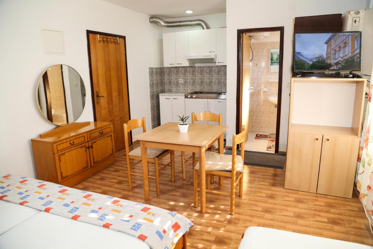 Apartments Butkovic Хвар Екстер'єр фото
